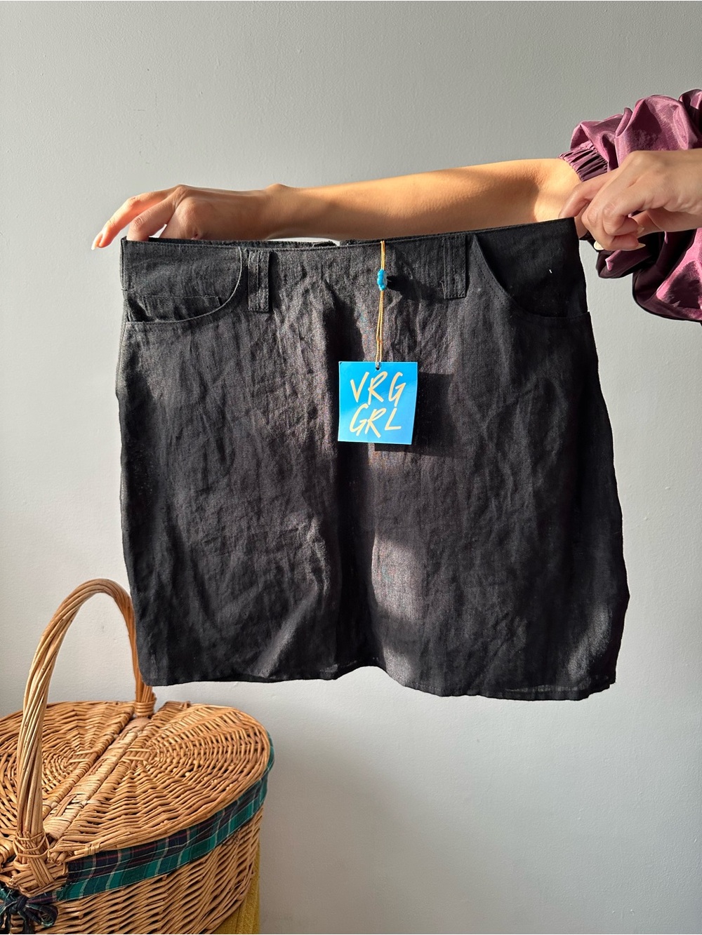 VRG GRL new with tags 100% linen mini skirt
Size 8 
Black or dark gray color
